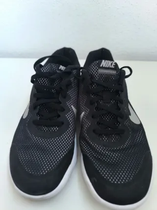 Zapatillas Nike Negras y Blancas