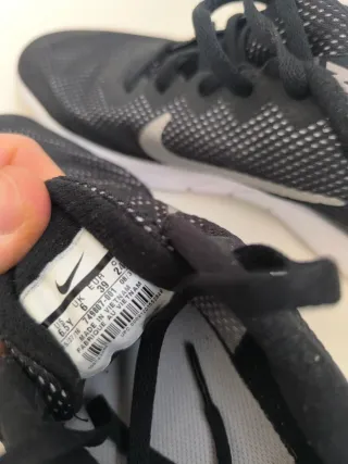 Zapatillas Nike Negras y Blancas