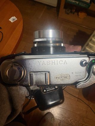 Cámara Yashica J + Flash National PE-170