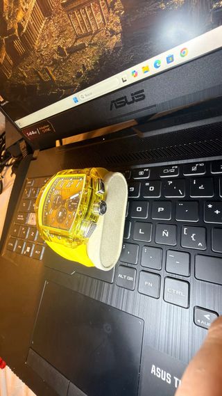 Reloj Invicta Amarillo y Dorado