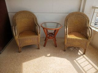 Conjunto mimbre: 2 sillones + mesa auxiliar