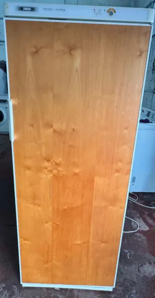 Congelador vertical Zanussi Tropic System