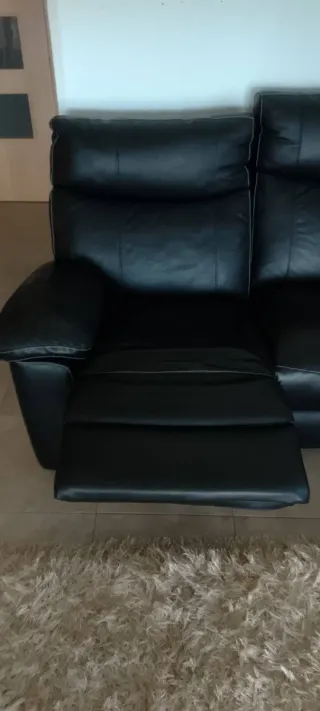 Sofá de piel negro
