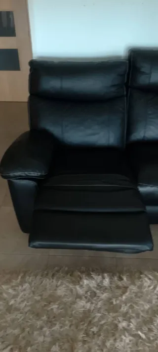 Sofá de piel negro