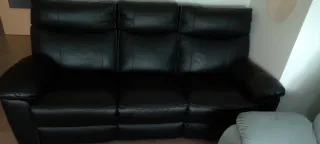 Sofá de piel negro
