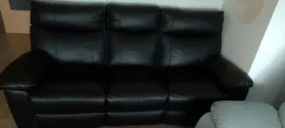Sofá de piel negro