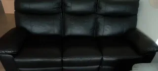 Sofá de piel negro