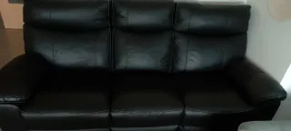 Sofá de piel negro
