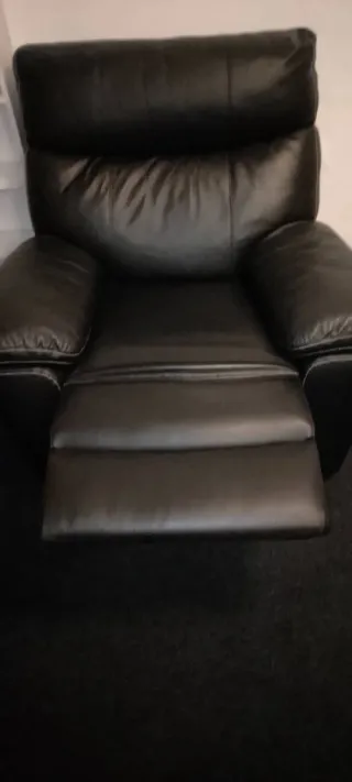 Sofá de piel negro