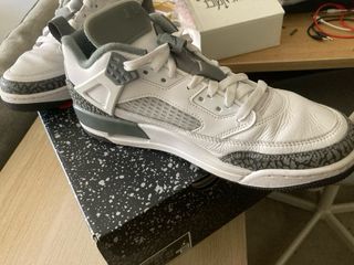 Zapatillas Jordan Blancas y Grises