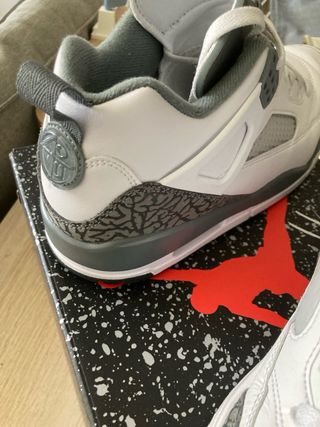 Zapatillas Jordan Blancas y Grises