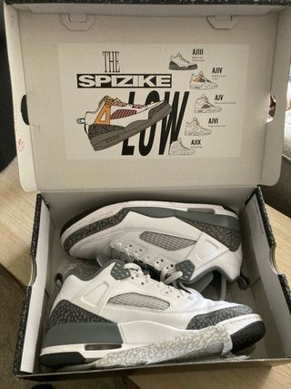 Zapatillas Jordan Blancas y Grises