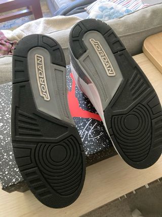 Zapatillas Jordan Blancas y Grises