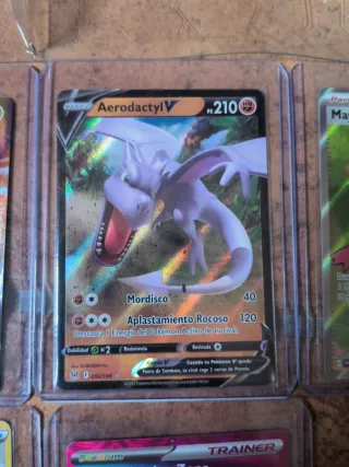 Cartas Pokémon VMAX, V y Entrenador