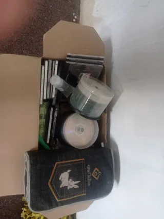 Caja de CDs recopilatorios