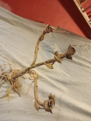 Lámpara antigua de metal