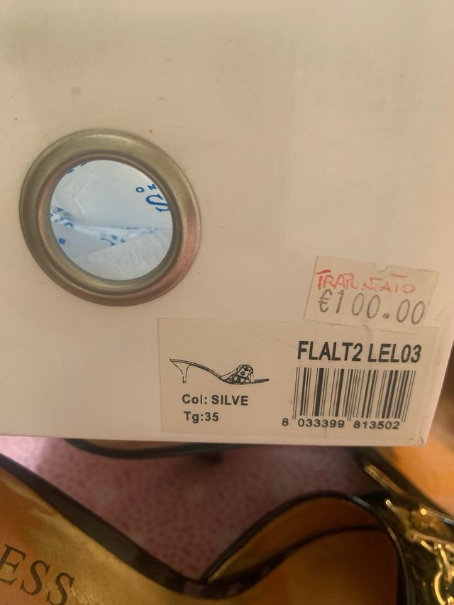 Sandalias Guess Talla 36 Negro y Dorado