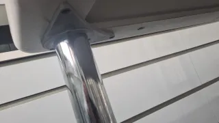 Mesa de comedor cristal y metal en Córdoba