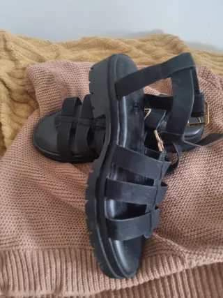 Sandalias plataforma negras Primark