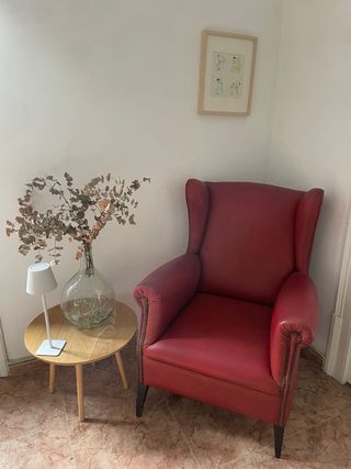 Sillón de piel rojo