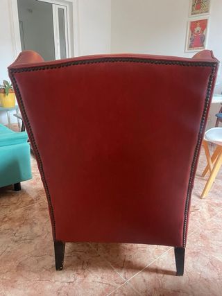 Sillón de piel rojo