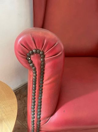 Sillón de piel rojo