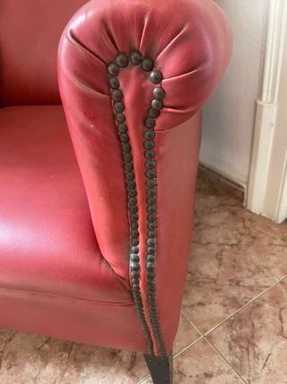 Sillón de piel rojo