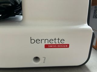 Máquina de coser Bernette b79