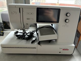 Máquina de coser Bernette b79
