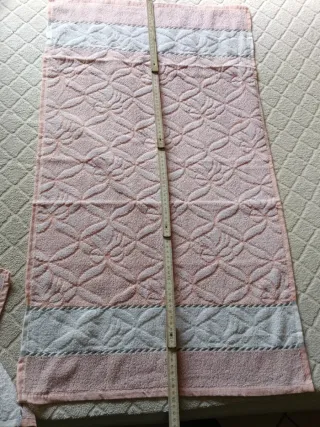 Asciugamani rosa e bianchi in cotone