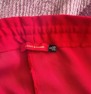 Pantalón recto pitillo cinturón ajustable rojo