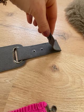 2 cinturones elásticos rosa y gris