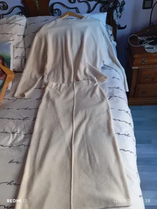 Conjunto Zara falda y jersey beige