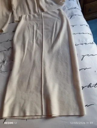 Conjunto Zara falda y jersey beige