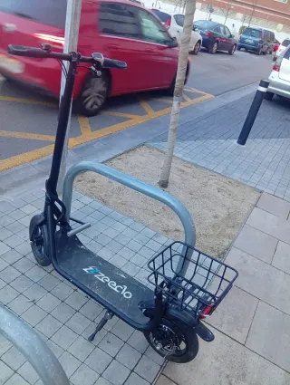 Patinete eléctrico Zeecle con cesta