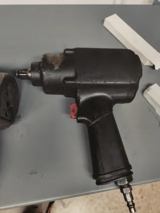 Pistola de impacto. Llave neumática