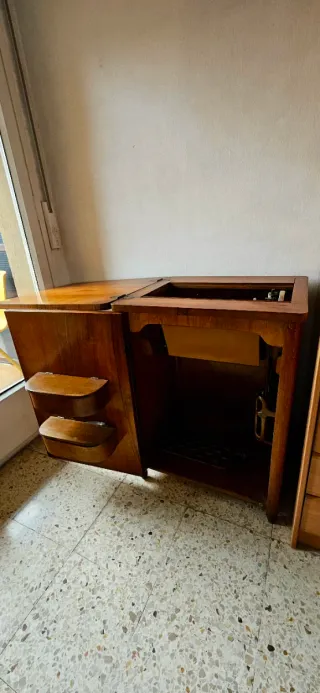 Máquina de coser Wertheim con mueble