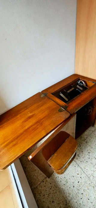 Máquina de coser Wertheim con mueble