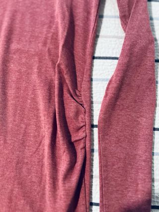 Ropa premamá: Camiseta rosa y jeans