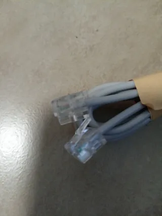 Cable de teléfono gris