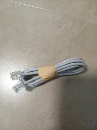 Cable de teléfono gris