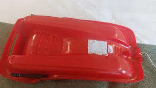 Trineo rosso Decathlon per adulti e bambini