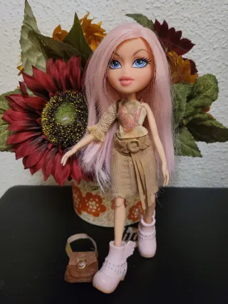 Muñeca Bratz pelo rosa y botas