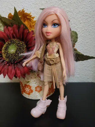 Muñeca Bratz pelo rosa y botas