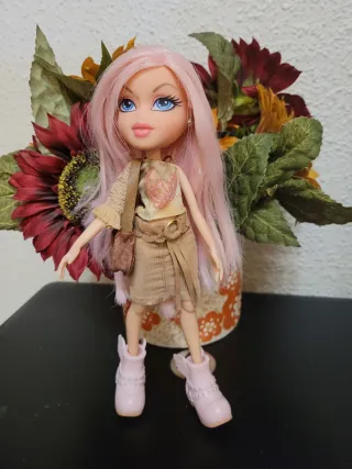 Muñeca Bratz pelo rosa y botas