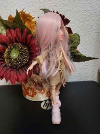 Muñeca Bratz pelo rosa y botas