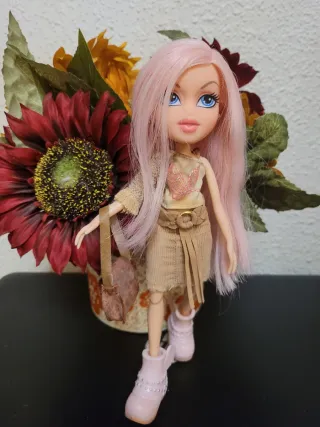 Muñeca Bratz pelo rosa y botas