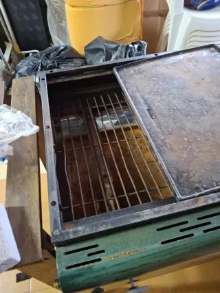 Barbacoa de gas madera y metal