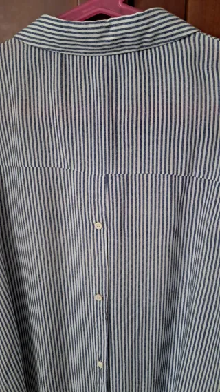 Camisa Bershka rayas azules y blancas Talla S