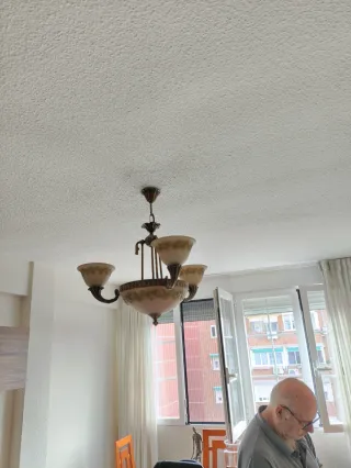 Lámpara de salón vintage dorada